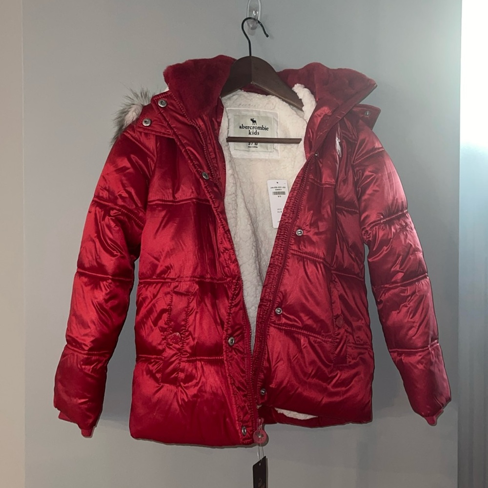 NWT Abercrombie kids Sherpa lined essential puffer jacket. Wind/water resistant